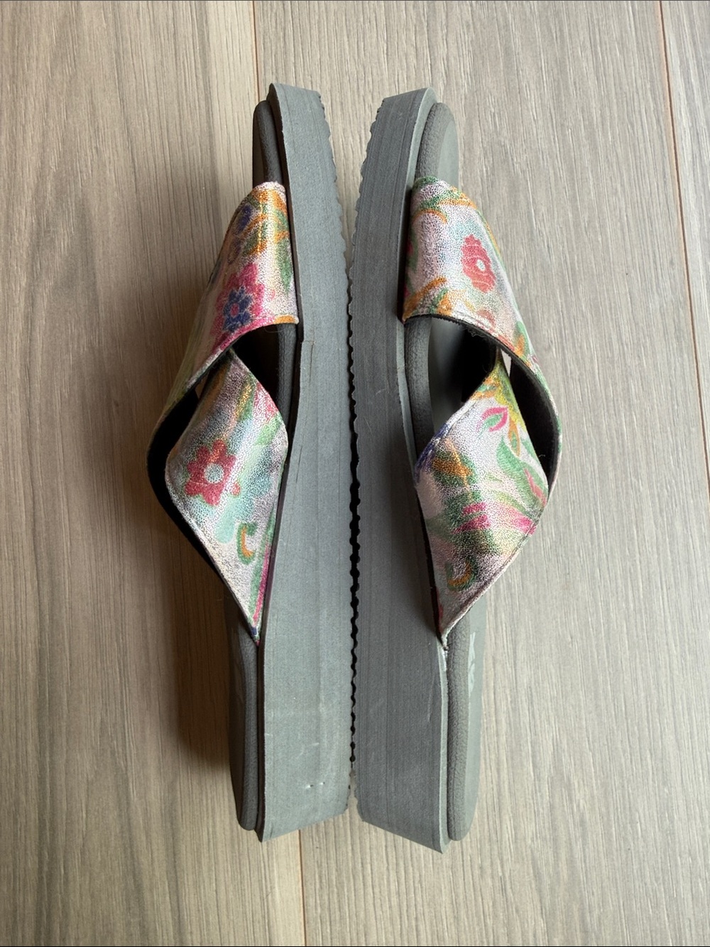 Muk Luks Women's Mera Cross Strap Sandals Size 9 - Picture 4 of 5